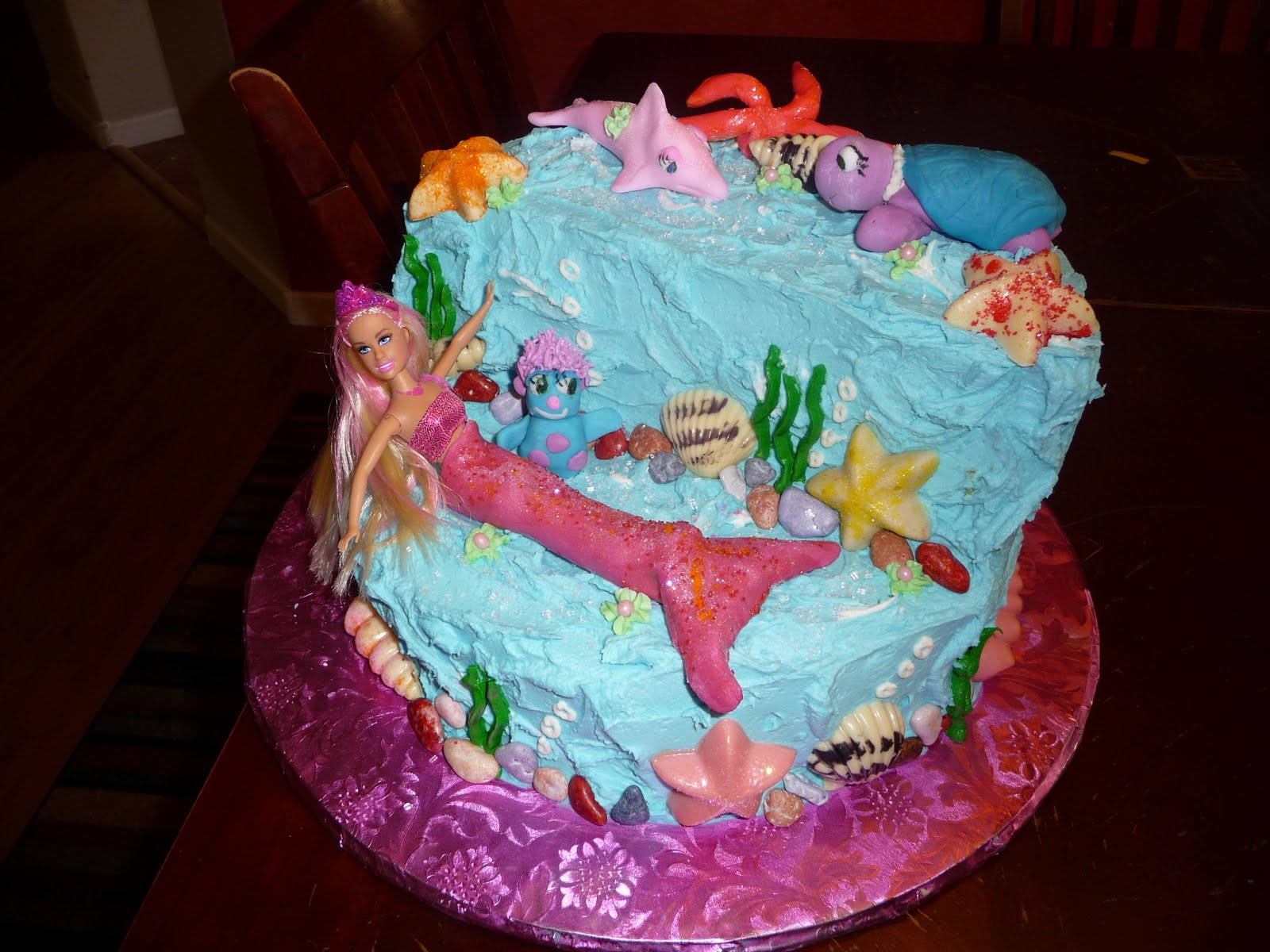 Dreaming frosting in make Barbie Mermaidia Buttercream: Cake buttercream Stage colored to  how