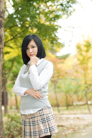 Ryu Ji Hye, School Girl in the Park 01