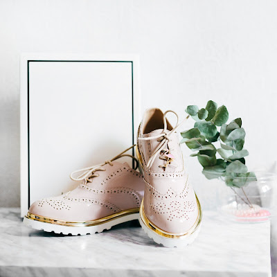 Zapatos cómodos en color rosa y dorado