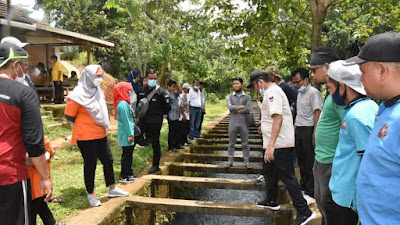 Napak Tilas ke Batu Busuk, Hendri Septa Ajak Masyarakat Jaga Peninggalan Bersejarah