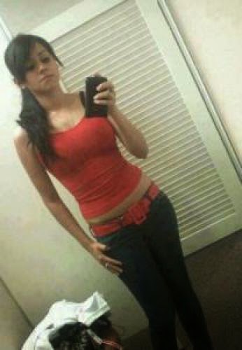House Girls Is Very Beautiful And Online Chatting