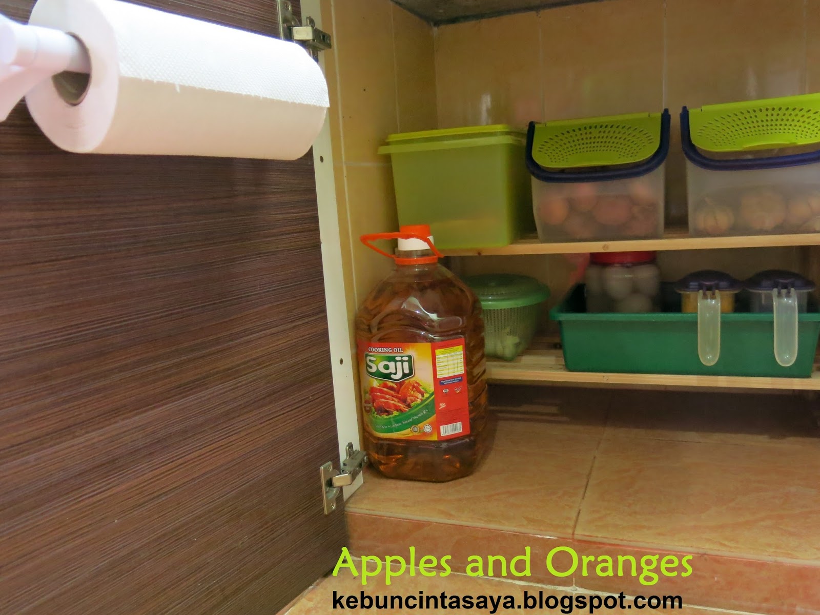 Apples and Oranges Rak  kasut bawah  kabinet  dapur  