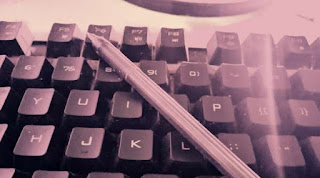 Gambar keyboard dan pensil