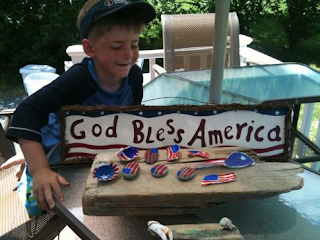 Painted shells and rock crafts are patriotic for usa 