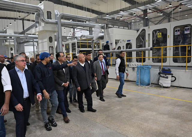 رئيس الوزراء يزور شركة "يان جيانغ ايجيبت" المحدودة للمنتجات