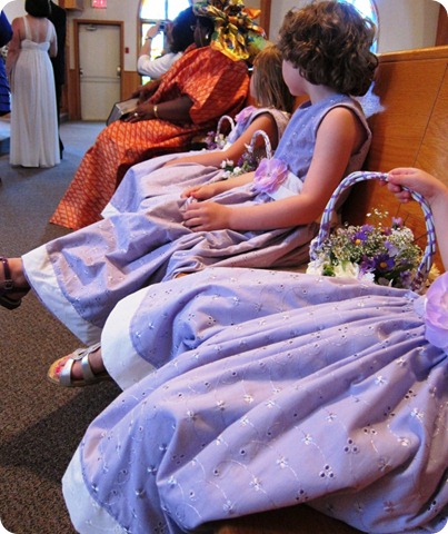 wedding blue streamers lilac and champagne wedding bouquets