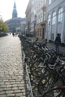 bicicletas estacionadas, Copenhague, Dinamarca