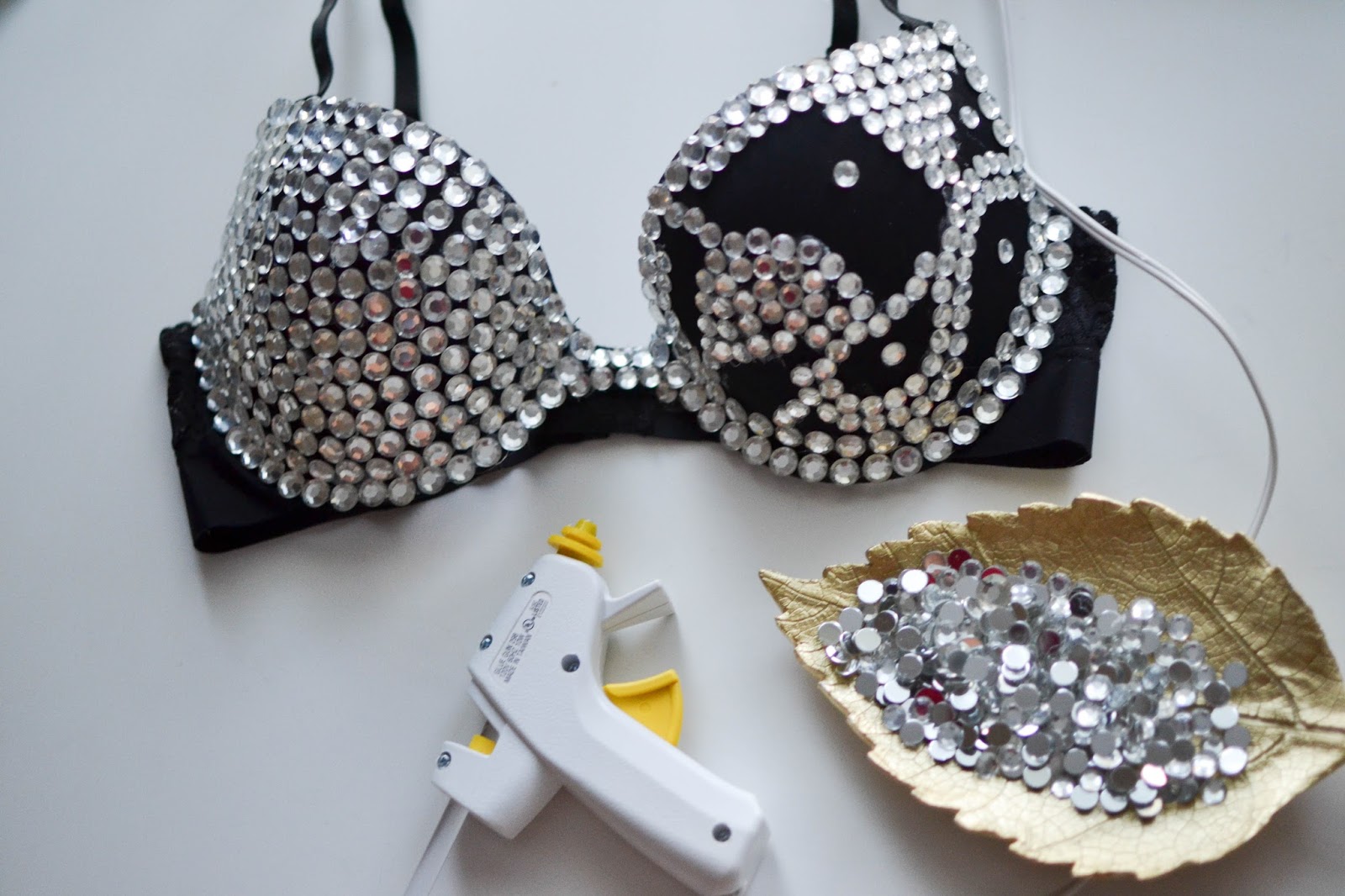 DIY feathered jeweled bra (SELENA COSTUME)