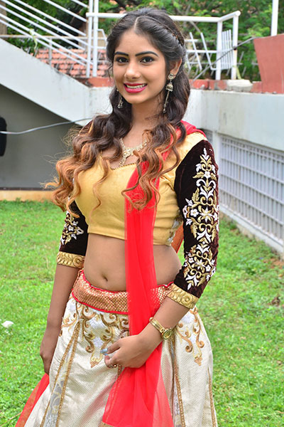 Amrutha telugu actress navel images