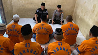 Selama Ramadhan, Polisi Berikan Bimbingan Rohani kepada Tahanan di Polres Lumajang