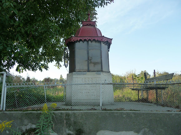 Великосілля. Колодязь, відновлений в 1990 році вчителькою В. В. Скрипа