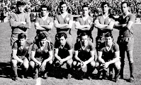 SEVILLA C. F. - Sevilla, España - Temporada 1969-70 - Rodri, Chacón, Santos, Hita, Costas y Redondo; Lora, Blanquito, Acosta, Eloy II y Berruezo - REAL MADRID 2 (Amancio y Pirri) SEVILLA 3 (Berruezo, Blanquito y Acosta) - 08/03/1970 - Liga de 1ª División, jornada 24 - Madrid, estadio Santiago Bernabeu - El Sevilla fue 3º, con Max Merkel de entrenador