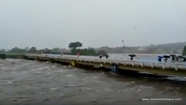 Rio Piancó coloca grande enchente após chuvas na Paraíba