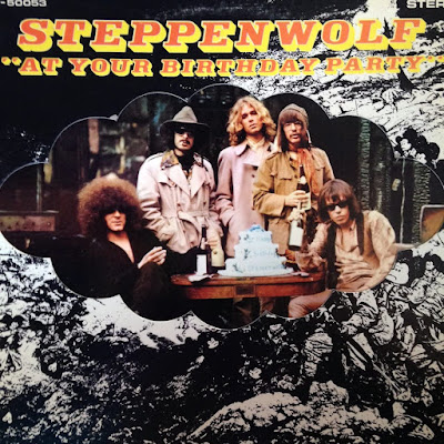 Embora fundado no sul da Califórnia, o Steppenwolf se originou de um grupo de blues de Toronto, o Sparrow. Steppenwolf foi formada em 1967