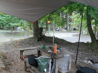 石川 三国山キャンプ場 オートサイト⑧ 常設テーブル　ランタンスタンド