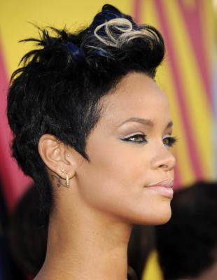Edgy Black Hairstyles on Pictures With Rihanna Hair With Bangs   Rihanna S Latest Hairstyles