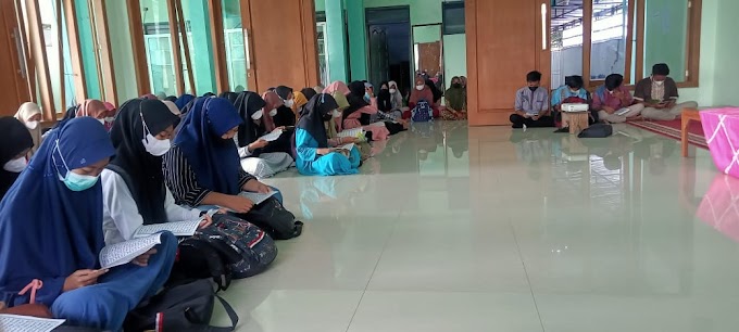 Pendidikan Karakter SMK Negeri 2 Blora Diakhiri Pembagian Zakat Fitrah