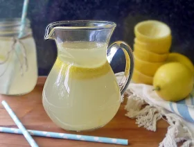 How To Make Fresh Squeezed Lemonade | by Life Tastes Good is quick and easy to make at home, and you are able to control how sweeet or tangy you make it! #SundaySupper #Homemade #LemonadeSyrup