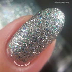 Macro swatch and review of Nail Pattern Boldness Allons-Y.