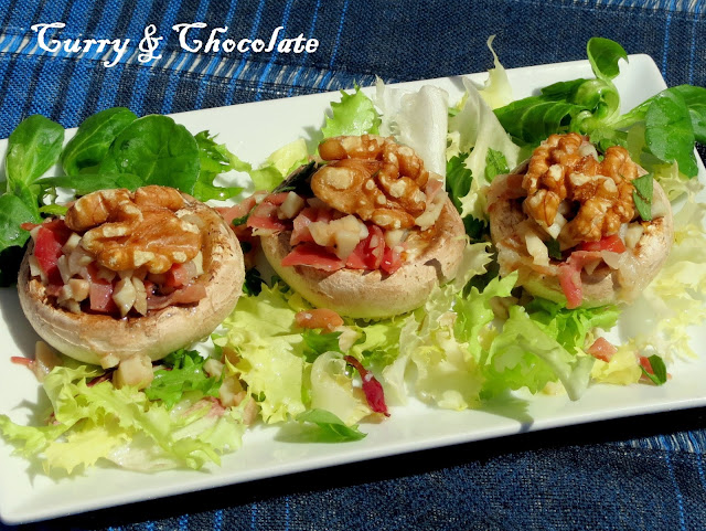 Champiñones rellenos de queso viejo, jamón y nueces