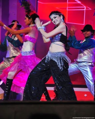 Poonam Kaur dancing hot pics