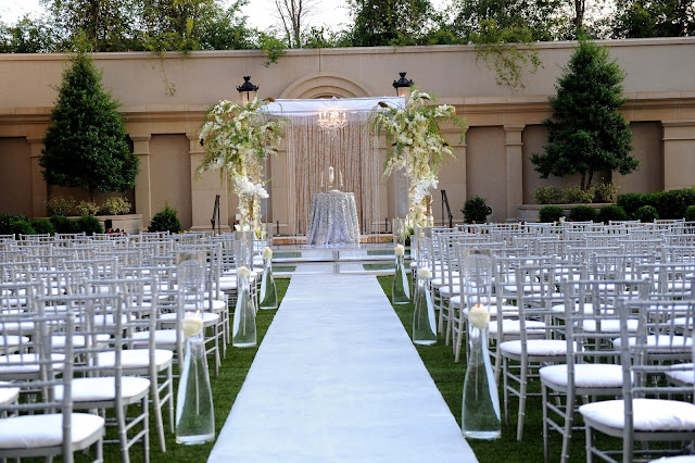 flowers-ceremony-canopy-dream-design-weddings