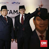 Gaya Prabowo-Sandi Bawa Map dan Catatan di Debat Perdana