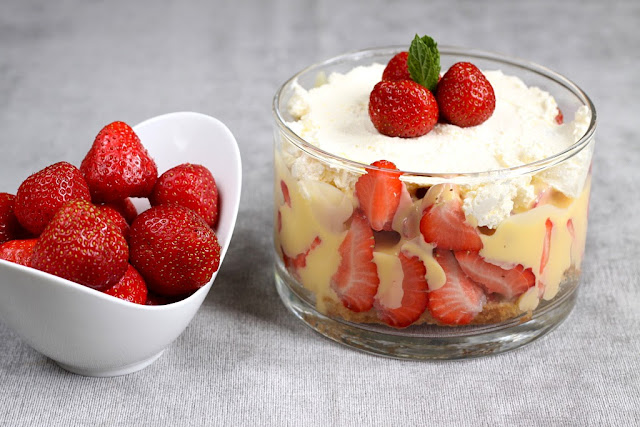 Trifle truskawkowe