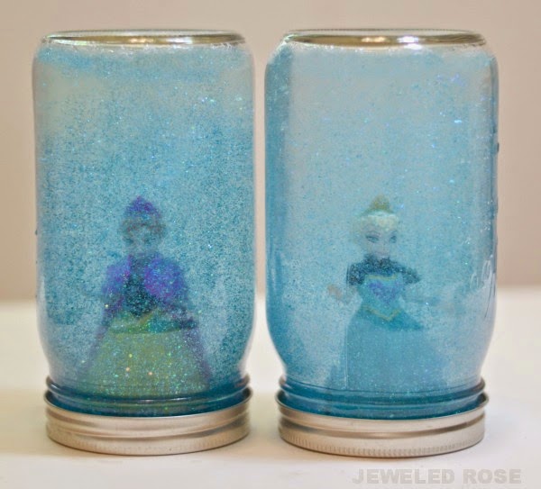 Frozen Mind Jars- easy to make and great for soothing kids and calming them down.  Great for time out time, too!