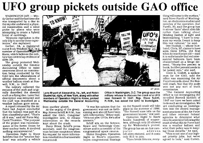 UFO Group Picket Outside GAO Office - Roswell Daily Record 3-30-1995