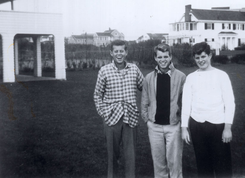 25 Breathtaking Photos From The Past - The Kennedy trio in the mid 30s as teenagers; John, Bobby and Teddy