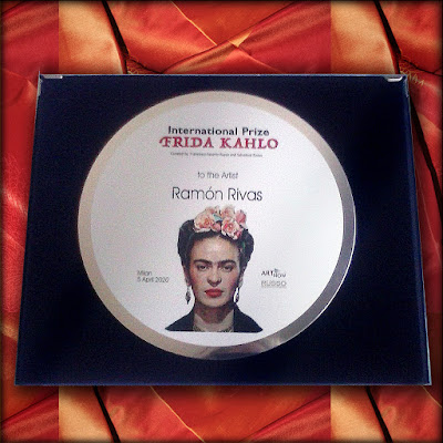 Placa entregada a Ramón Rivas del Premio Internacional FRIDA KAHLO