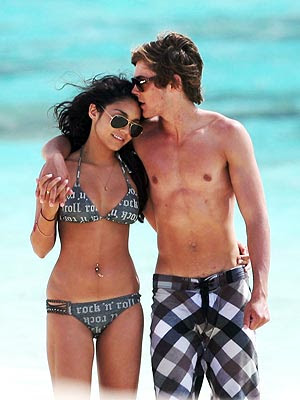 On the rocks alert and scoop of the week Vanessa Hudgens and Zac Efron break 