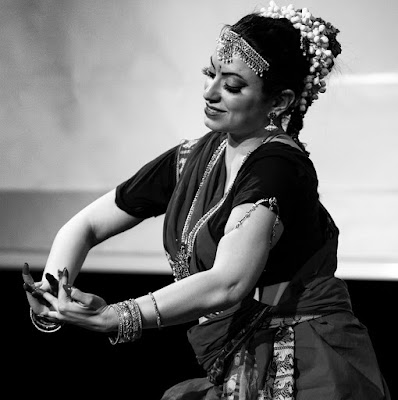 EX ASILO FILANGIERI NAPOLI nell'ambito di  NAPOLI BOLLYWOOD FESTIVAL 2019 direzione artistica: Veronica Aishanti presenta  DANZE CLASSICHE INDIANE BHARATA NATYAM e ODISSI Performance preceduta da Salangai Puja sabato 11 maggio 2019, dalle ore 19.30   Repertori:  BHARATA NATYAM Puspanjali (Tala Adi; Raga Nattai) Vinayaka Kavuthuvam  (Tala Adi, Raga Nata) Varavina Gita (Tala Rupakam; Raga Mohanam) Gajananam Slokam Coreografia: Smt Guru Yamini Krishnamurthy Interpreti: Veronica Aishanti; Francesca Jesi Docente: Marialuisa Sales  ODISSI Saveri Pallavi (Raga Saveri, Tala Ekotali, Tripota, Khemta)   Coreografia: Guru Kelucharan Mohapatra Interprete: Marialuisa Sales  L'ASILO Vico Maffei 4, Napoli L'evento inizierà con una breve conferenza visiva a cura di Veronica Aishanti e Clarissa Ladogana che illustrerà le caratteristiche e le differenze tra il cinema Hindi e il cinema Tamil (cenni storici, gli attori, i coreografi).  Saranno presenti ospiti d'eccezione direttamente dall'India e  stands (bazar di abiti indiani, mehendi tatoo artist, bar bio, agenzie di viaggio per l'India, ristorante indiano) Odissi Napoli Bharata Natyam Marialuisa Sales