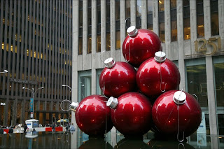 red christmas tree ornaments wallpaper