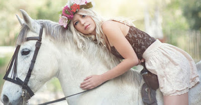 gambar Milanja Broskvit Menikah Dengan Kuda