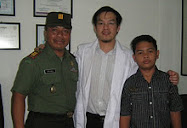 FOTO BERSAMA BAPAK KAPTEN INF TNI AD, PRAJOKO BESAMA ANAKNYA, CHANDRA