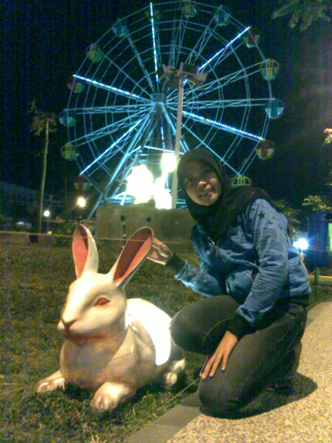 Alun Alun Indah di tengah Batu