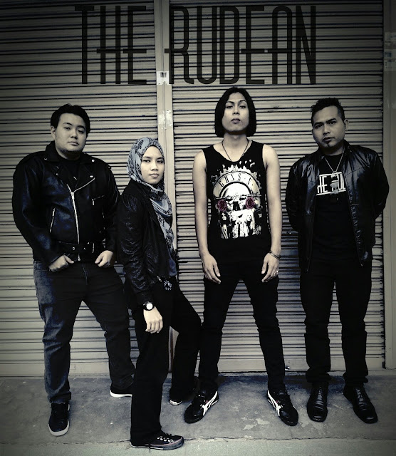 Lirik Lagu Antara 2 Dunia The Rudean