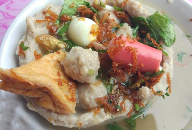 Wisata kuliner di Banjarbaru tak lengkap jika anda tak mencoba kuliner bakso yang menggoda. Ada banyak depot bakso Banjarbaru, namun tidak semuanya cocok dilidah.