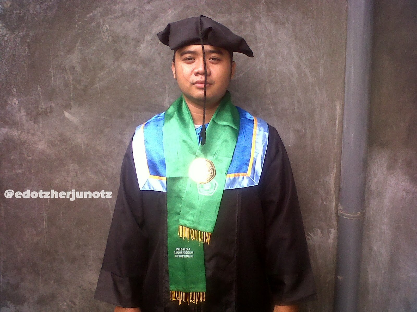 Tragedi Bodoh Topi Toga Diary Teacher Keder