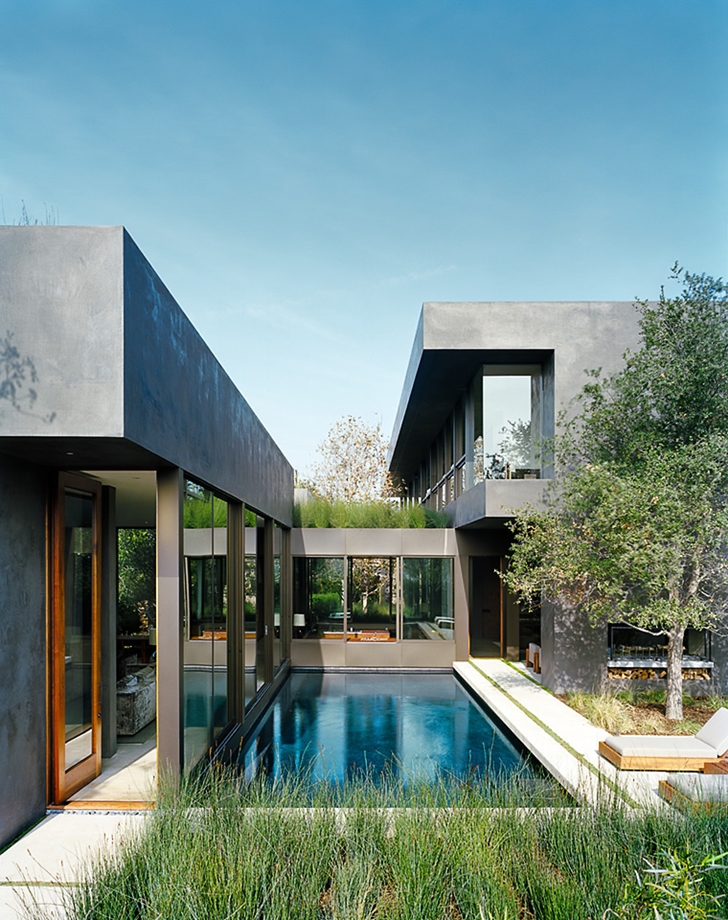 Swimming pool of Vienna Way Home by Marmol Radziner