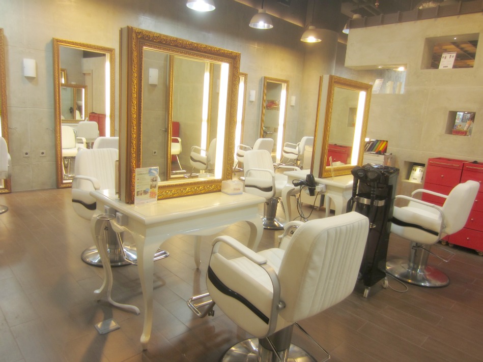 Shunji Matsuo Hair Studio by Hisato - Two Thousand Things