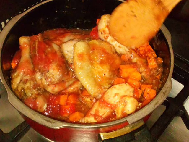 Chicken in pot with vegetables