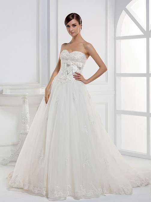 Vintage Ball Gown Sweetheart Natural Waist Tulle Floor Length With Appliques Bridal Gown