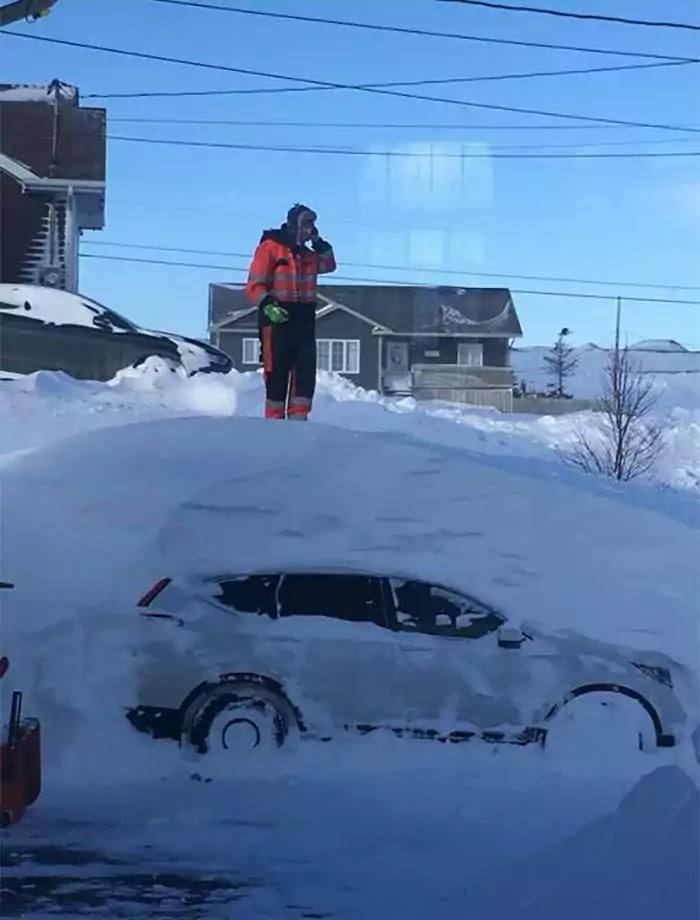 28 Epic Pictures Prove That A Blizzard Can't Scare Canadians