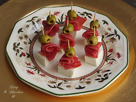 Canapés de salami y queso fresco