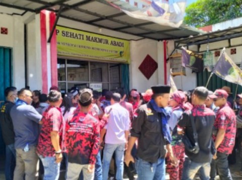 Ormas KKPMP Demo Kantor KSP Sehati Makmur Abadi di Malingping Buntut Perampasan Sepeda Motor