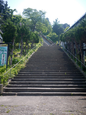 飯盛山の階段