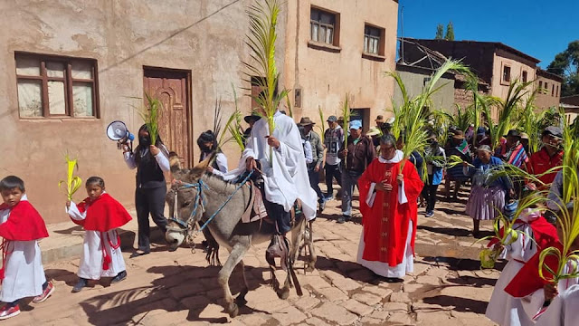 Palmsonntag, in der Wallfahrtskirche „Santiago de Bombori“ Bolivien